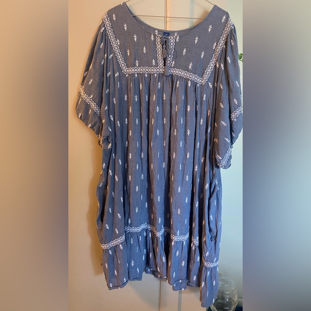 Old Navy Dress with White Embroidery (has pockets)